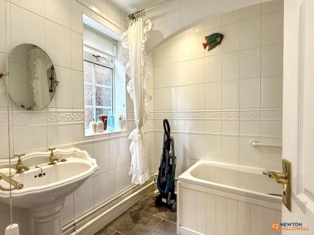 2 bedroom Semi-detached bungalow for sale in Whitcroft Close, Markfield, LE67