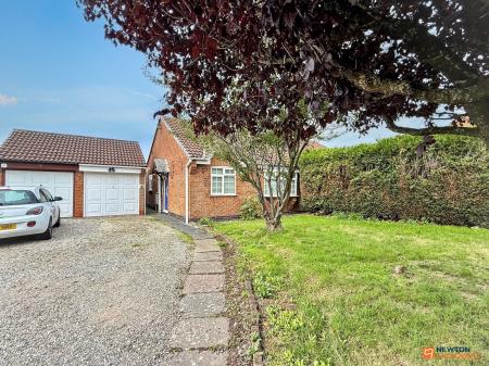 2 bedroom Semi-detached bungalow for sale in Whitcroft Close, Markfield, LE67