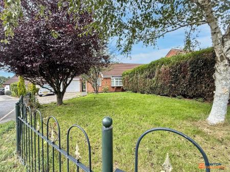 2 bedroom Semi-detached bungalow for sale in Whitcroft Close, Markfield, LE67