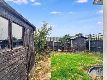 2 bedroom Semi-detached bungalow for sale in Peggs Grange, Hugglescote, LE67