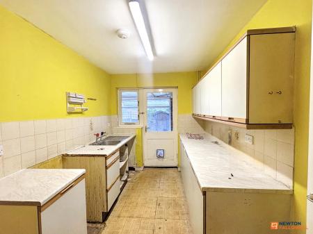 2 bedroom Semi-detached bungalow for sale in Peggs Grange, Hugglescote, LE67