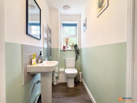 4 bedroom Detached house for sale in Blackham Road, Hugglescote, LE67
