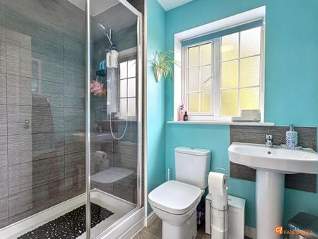 4 bedroom Detached house for sale in Blackham Road, Hugglescote, LE67
