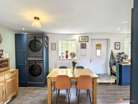 4 bedroom Detached house for sale in Blackham Road, Hugglescote, LE67