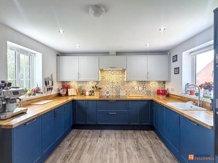 4 bedroom Detached house for sale in Blackham Road, Hugglescote, LE67