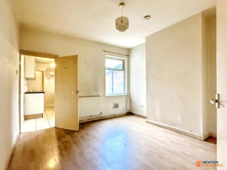3 bedroom Terraced House for sale in Ashby Road, Coalville, LE67
