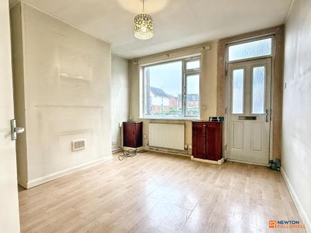 3 bedroom Terraced House for sale in Ashby Road, Coalville, LE67