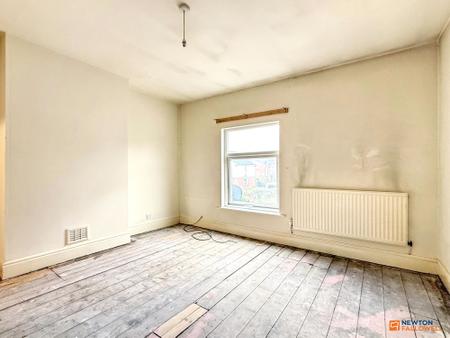 3 bedroom Terraced House for sale in Ashby Road, Coalville, LE67