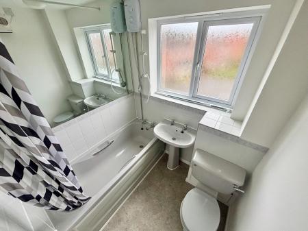 2 bedroom Terraced House to let in Orchard Way, Measham, DE12