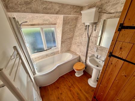 3 bedroom Semi-detached house to let in Vicarage Close, Newbold Coleorton, LE67