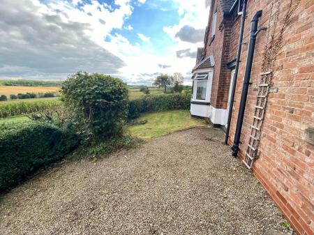 3 bedroom Semi-detached house to let in Green Lane, Melbourne, DE73