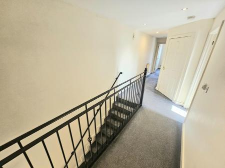 3 bedroom Flat to let in Melbourne Road, Ibstock, LE67