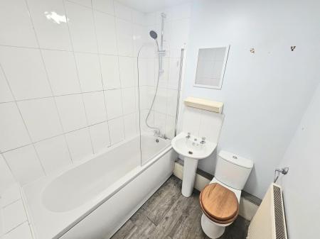 3 bedroom Flat to let in Melbourne Road, Ibstock, LE67