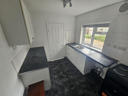 1 bedroom Flat to let in Central Road, Hugglescote, LE67