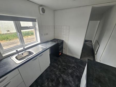 1 bedroom Flat to let in Central Road, Hugglescote, LE67