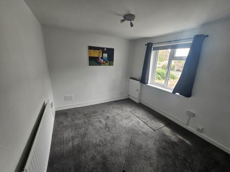 1 bedroom Flat to let in Central Road, Hugglescote, LE67