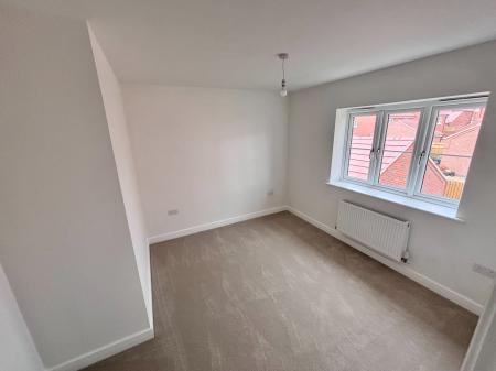 4 bedroom Detached house to let in Drovers Close, Hugglescote, LE67