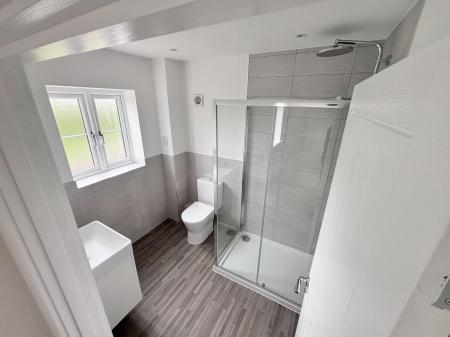 4 bedroom Detached house to let in Drovers Close, Hugglescote, LE67