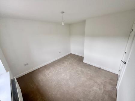 4 bedroom Detached house to let in Drovers Close, Hugglescote, LE67