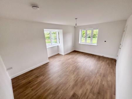 4 bedroom Detached house to let in Drovers Close, Hugglescote, LE67