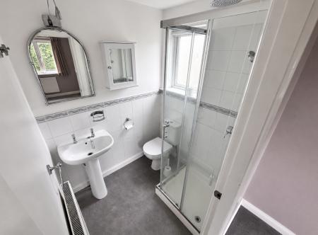 4 bedroom Detached house to let in Shaw Lane, Markfield, LE67