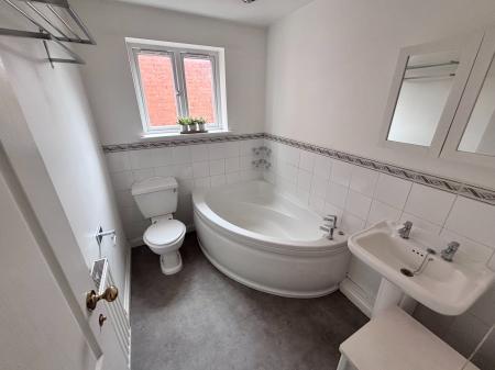 4 bedroom Detached house to let in Shaw Lane, Markfield, LE67