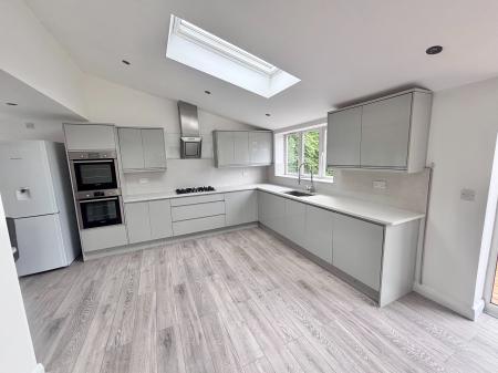 4 bedroom Detached house to let in Shaw Lane, Markfield, LE67