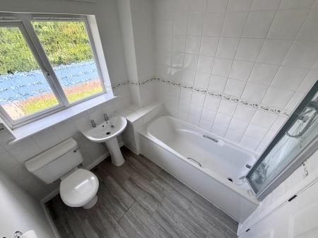 4 bedroom Detached house to let in Francis Way, Ellistown, LE67