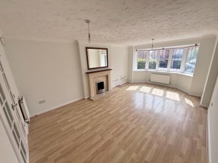 4 bedroom Detached house to let in Francis Way, Ellistown, LE67