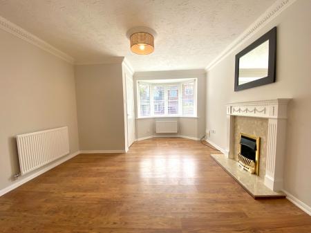3 bedroom Semi-detached house to let in Lords Close, Coalville, LE67