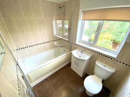 3 bedroom Semi-detached house to let in Lords Close, Coalville, LE67
