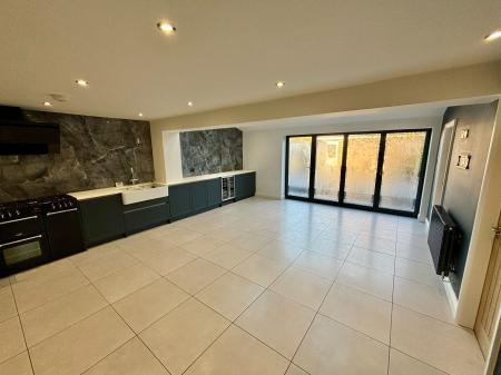 4 bedroom Detached house to let in Nottingham Road, Ashby-De-La-Zouch, LE65