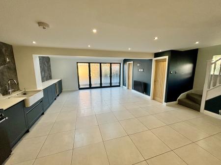 4 bedroom Detached house to let in Nottingham Road, Ashby-De-La-Zouch, LE65