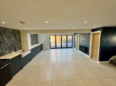 4 bedroom Detached house to let in Nottingham Road, Ashby-De-La-Zouch, LE65
