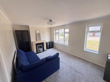 3 bedroom Semi-detached house to let in Holywell Avenue, Ashby-De-La-Zouch, LE65
