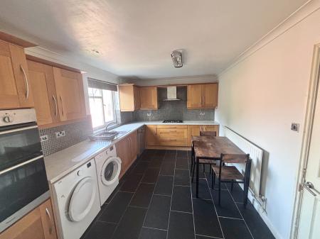 3 bedroom Semi-detached house to let in Holywell Avenue, Ashby-De-La-Zouch, LE65