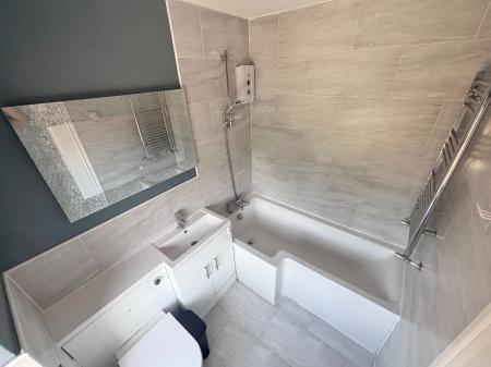 3 bedroom Semi-detached house to let in Holywell Avenue, Ashby-De-La-Zouch, LE65