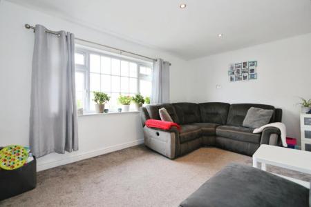 3 bedroom Semi-detached house to let in Shellbrook Close, Ashby-De-La-Zouch, LE65
