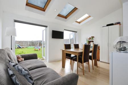 3 bedroom Semi-detached house to let in Shellbrook Close, Ashby-De-La-Zouch, LE65