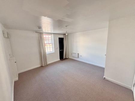3 bedroom Town house to let in Claremont Terrace, High Street, Swadlincote, DE12
