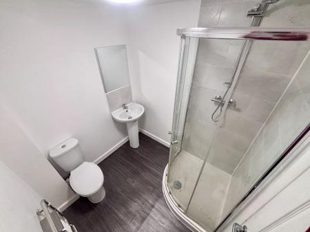3 bedroom Town house to let in Claremont Terrace, High Street, Swadlincote, DE12
