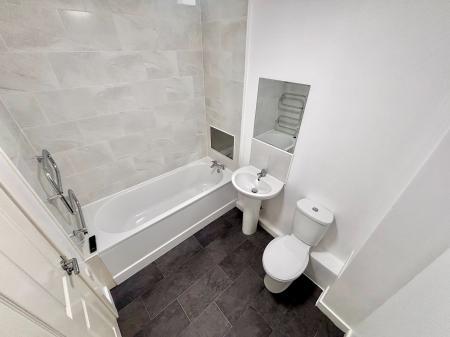 3 bedroom Town house to let in Claremont Terrace, High Street, Swadlincote, DE12