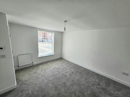 3 bedroom Semi-detached house to let in Hatter Close, Hugglescote, LE67