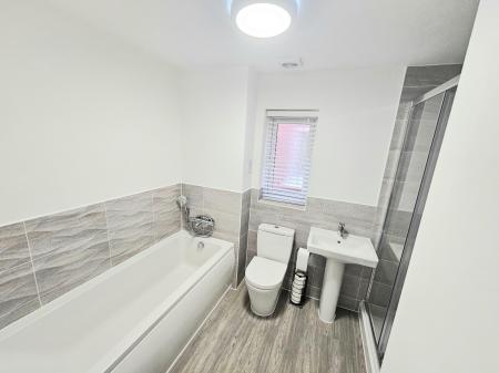 3 bedroom Semi-detached house to let in Hatter Close, Hugglescote, LE67