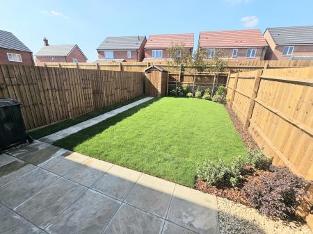 3 bedroom Semi-detached house to let in Hatter Close, Hugglescote, LE67