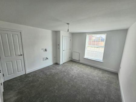 3 bedroom Semi-detached house to let in Hatter Close, Hugglescote, LE67