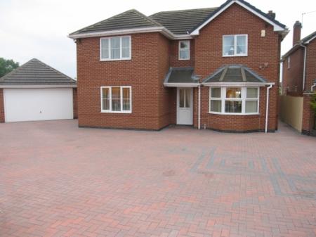 4 bedroom Detached house to let in Broomleys Road, Coalville, LE67