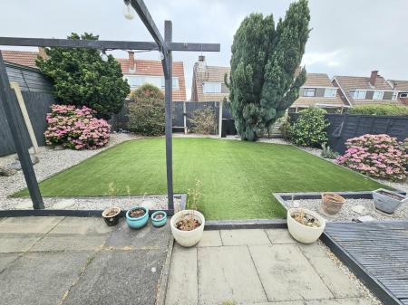 4 bedroom Detached house to let in The Limes, Ravenstone, LE67