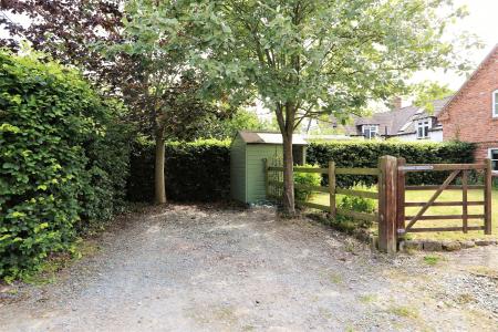 3 bedroom End of terrace house to let in Main Street, King's Newton, DE73