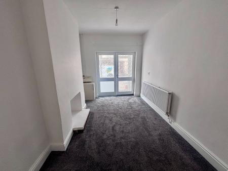 3 bedroom Terraced House to let in Oxford Street, Coalville, LE67